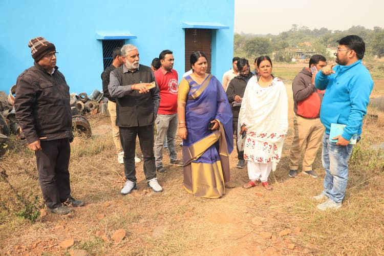 Jamshedpur news. जलापूर्ति विभाग के कार्यपालक अभियंता ने गिद्दीझोपड़ी वाटर ट्रीटमेंट प्लांट का निरीक्षण किया