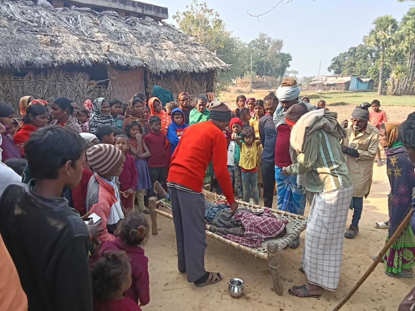 कलौढ़ीया में सड़क किनारे व्यक्ति की संदिग्ध स्थिति में मिला शव