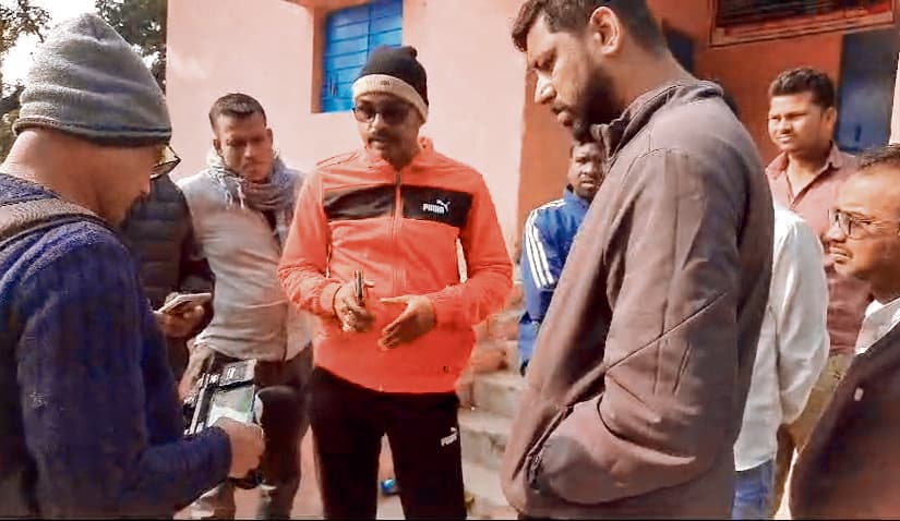 Gaya News : मिलिटरी कैंपस में कमरे में फंदे से लटका मिला युवक का शव