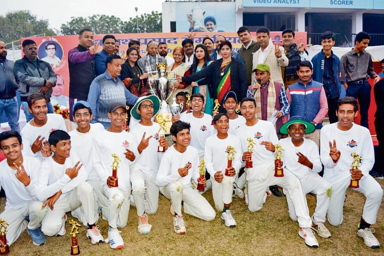 बसावन पार्क क्रिकेट एकेडमी ने जीता बैद्यनाथ प्रसाद मेमोरियल क्रिकेट का खिताब