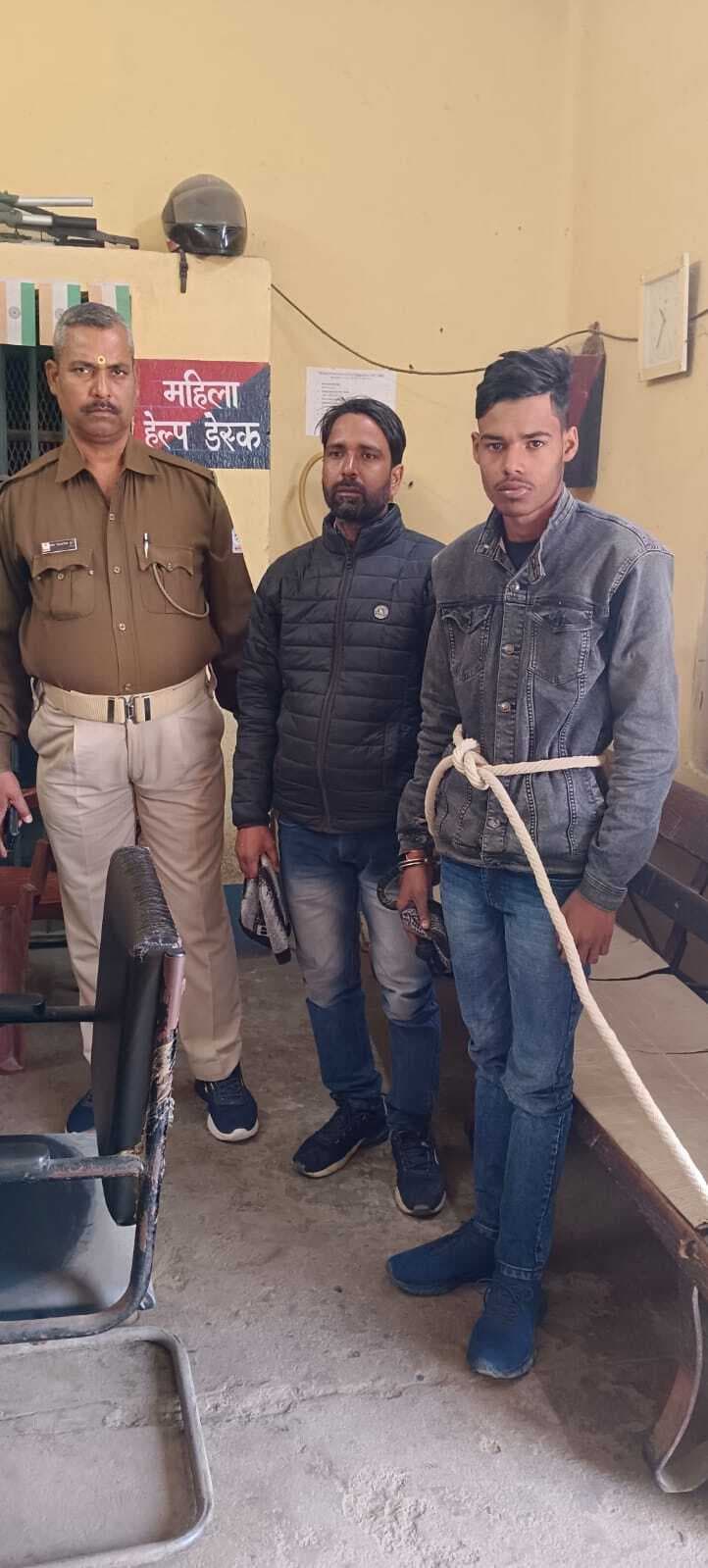 Deoghar News : चोरी के मोबाइल के साथ दो युवक गिरफ्तार, प्राथमिकी दर्ज