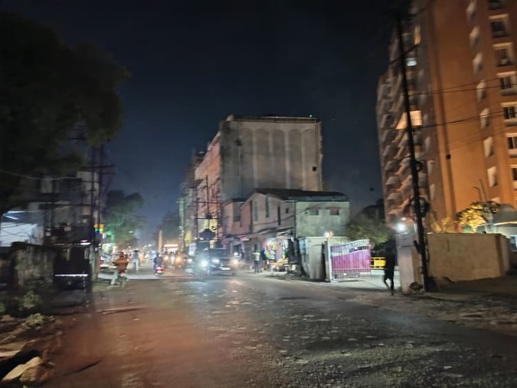 Ranchi news : रांची शहर में 15 हजार से अधिक स्ट्रीट लाइटें खराब, एक माह से नहीं हो रही मरम्मत