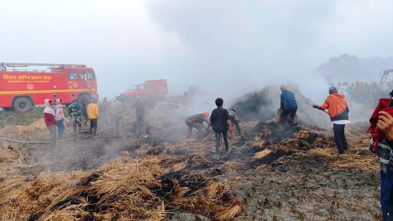 Aurangabad News : असामाजिक तत्वों ने खलिहान में लगायी आग