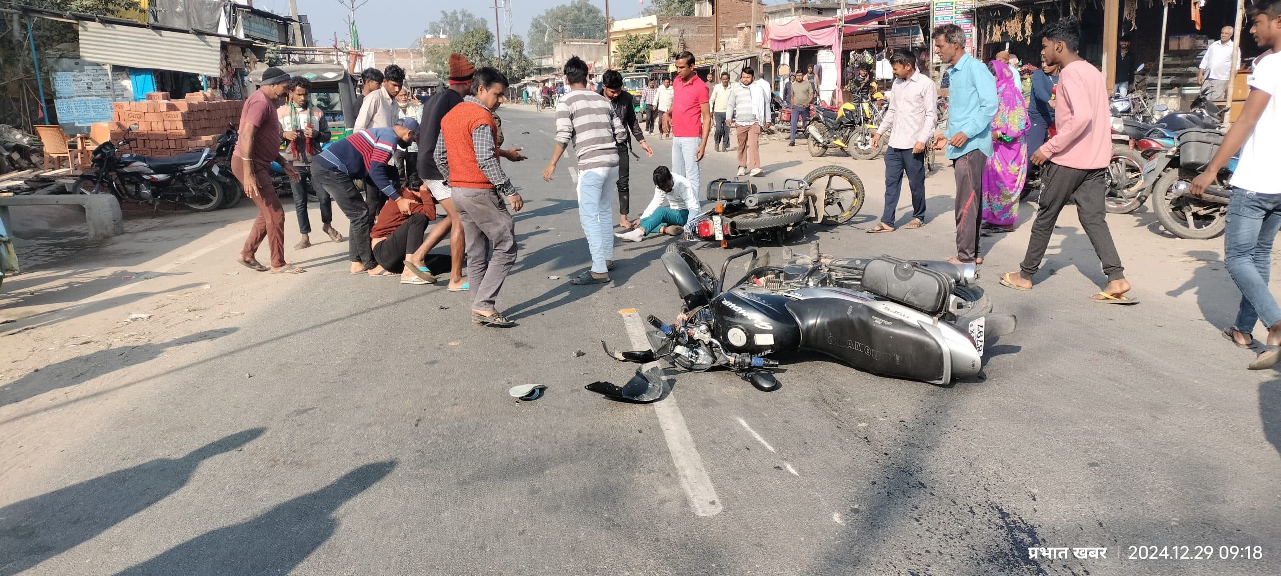 Giridih News :सड़क हादसे में दो बाइक सवार घायल