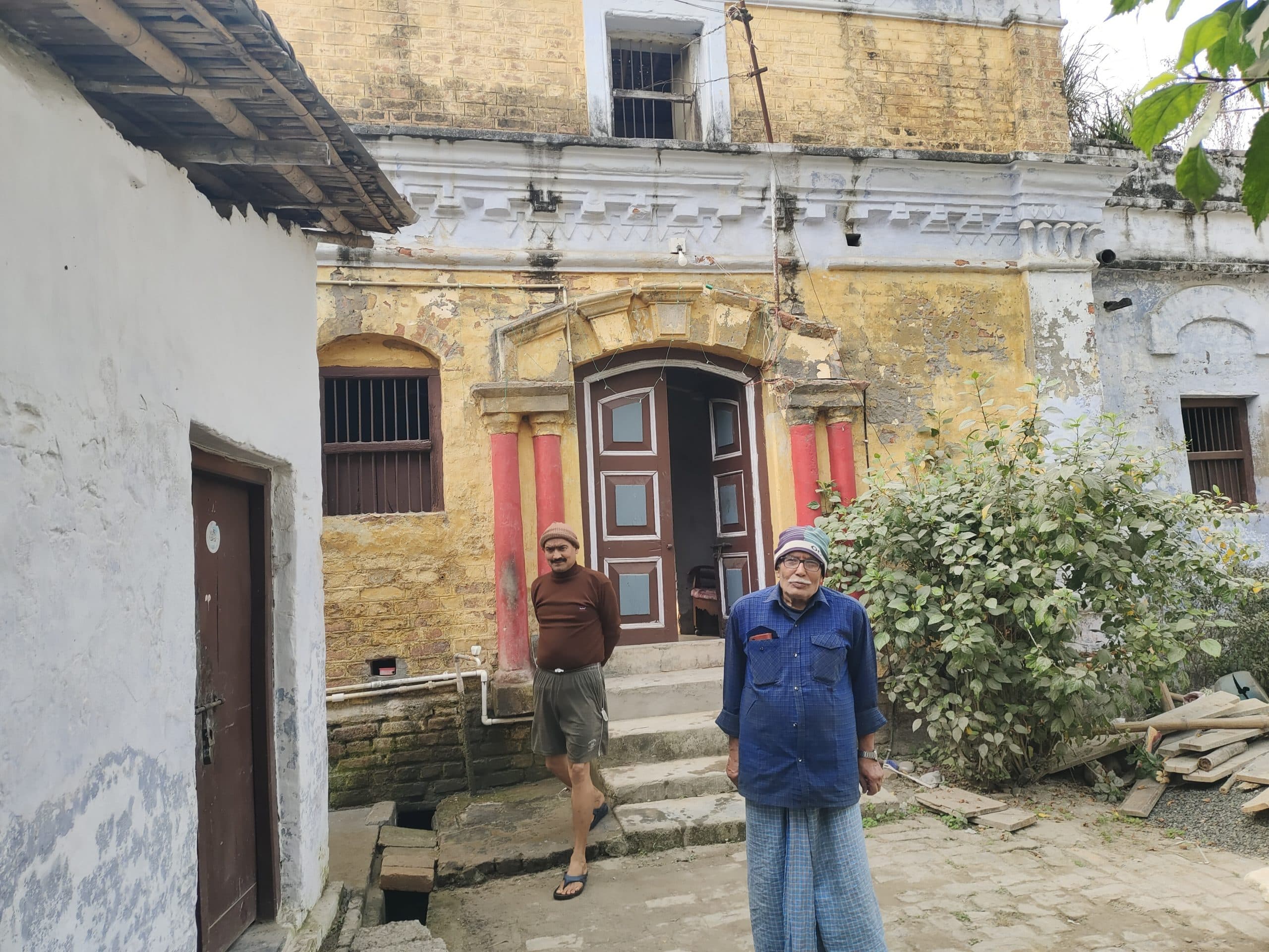 आचार्य किशोर कुणाल के देहांत की खबर से उनके ससुराल विभूतिपुर में मातम