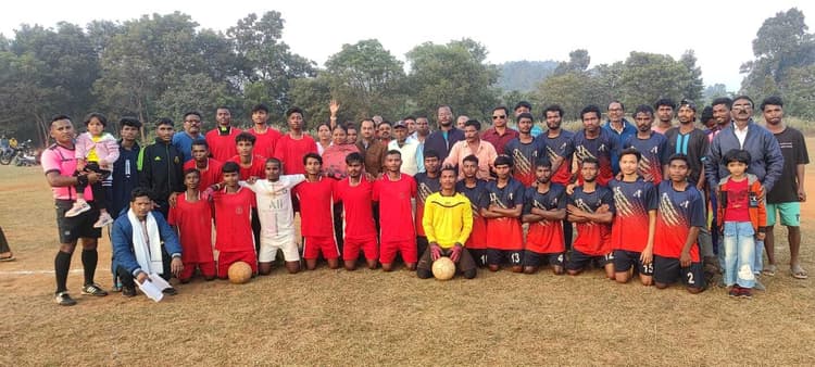 Chaibasa News : गुवासाई को हराकर कल्याण नगर की टीम चैंपियन