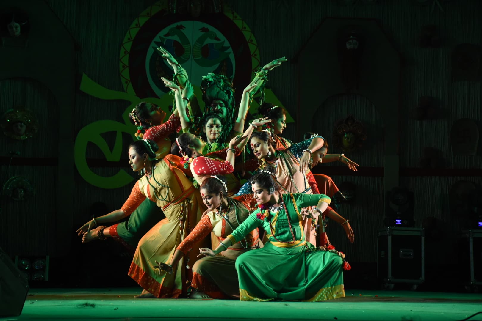 ranchi news : अरण्य अमृता से दिया प्रकृति प्रेम का संदेश, अर्पिता ने बांग्ला गीतों पर झुमाया