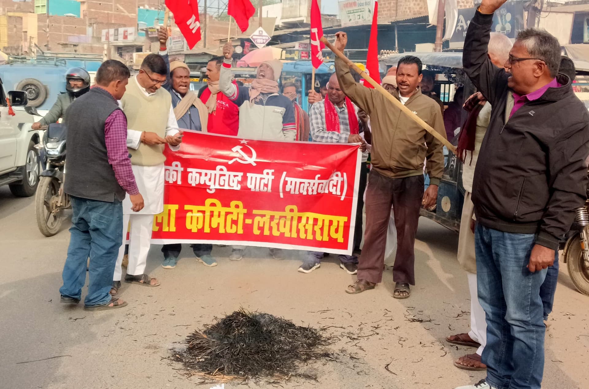 बाबा साहेब आंबेडकर पर अनर्गल बयान को ले अमित शाह का किया पुतला दहन
