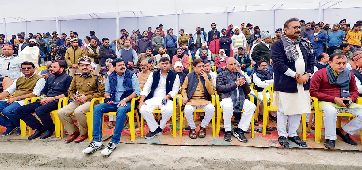 hajipur news. राजकीय सम्मान के साथ हुआ किशोर कुणाल का अंतिम संस्कार