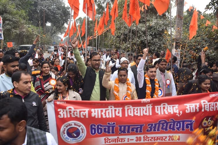 जय श्रीराम के जयकारे से गूंजा पूरा शहर