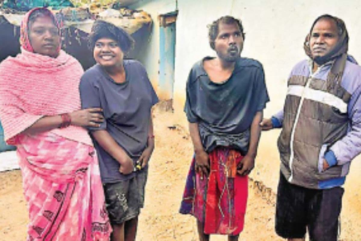 जंजीरों में कट रही जन्म से विक्षिप्त भाई-बहन की जिंदगी, इलाज में गरीबी बनी बाधा