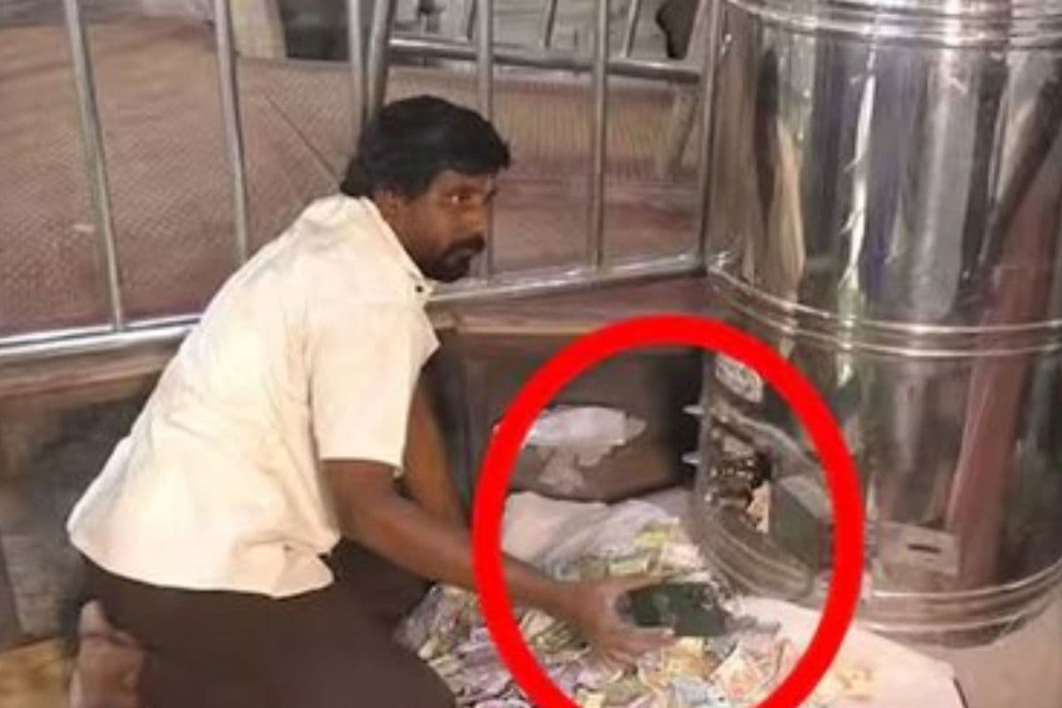 Viral Video: दानपात्र में गिरा iPhone, मंदिर प्रशासन ने कहा- 'अब ये भगवान की संपत्ति'