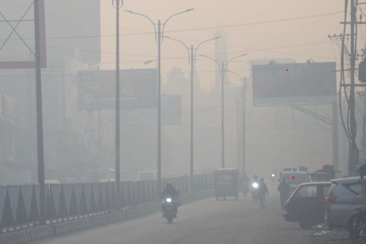 Aaj Ka Mausam: झारखंड में बदलेगा मौसम का मिजाज, पारा गिरने से बढ़ेगी कनकनी, कब से होने लगेगा गर्मी का अहसास?