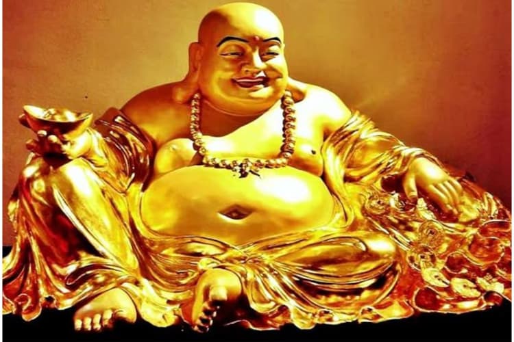चमत्कारी लाफिंग बुद्धा को दें उपहार में, खुल जाएंगे आपकी किस्मत के ताले