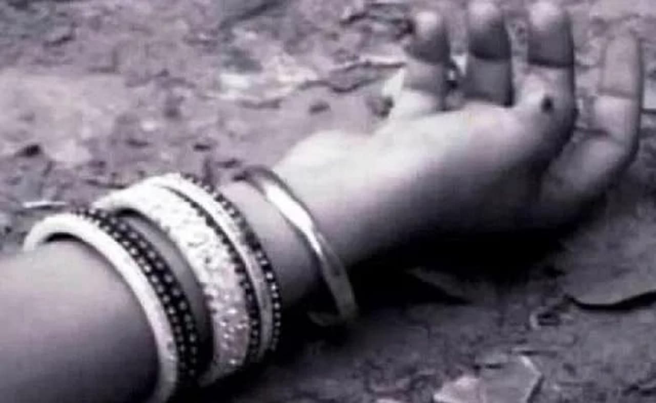 Samastipur News: सुबह चार बजे खटखटाया घर का दरबाजा, महिला शिक्षक को देखते ही मार दी गोली