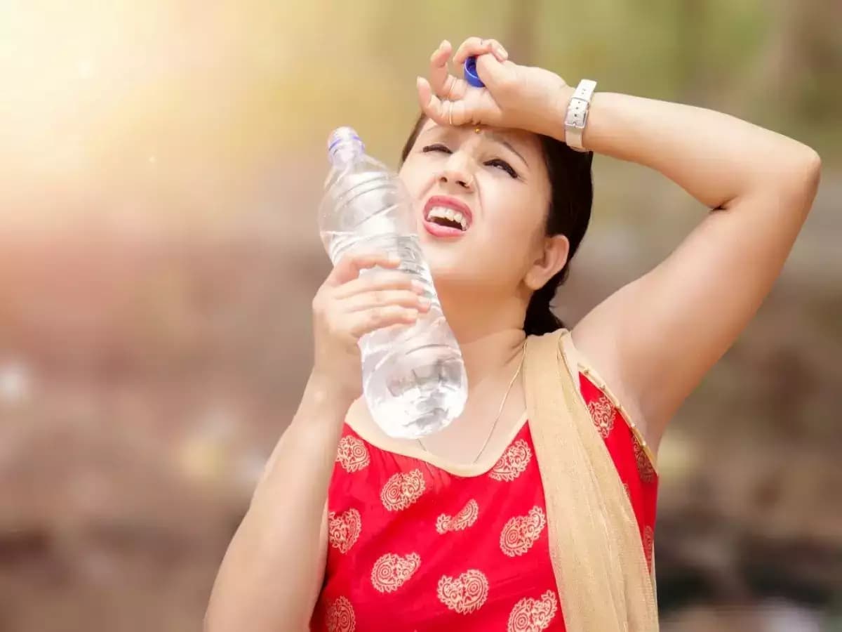 Health Tips : क्या आपको भी सर्दियों में लगती है गर्मी, तो हो जायें सावधान