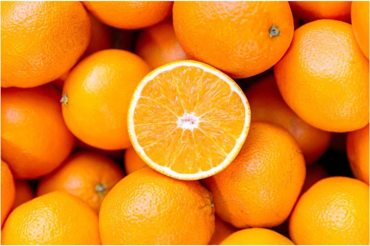 Benefits of oranges for skin : बस रोज खाएं एक संतरा आपको नहीं पड़ेगी फेशियल की जरुरत