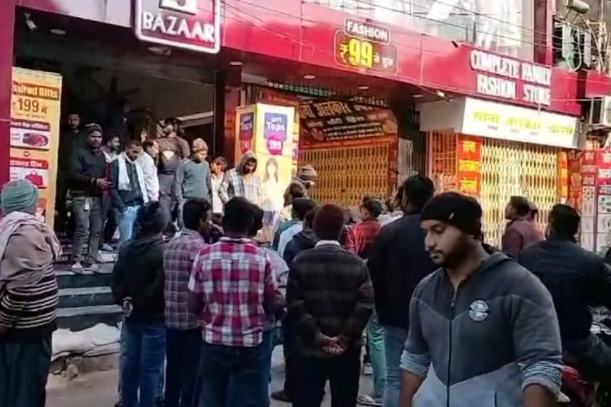 Palamu News: अतिक्रमण हटाने के विरोध में व्यवसायियों ने बंद कराया मेदिनीनगर बाजार