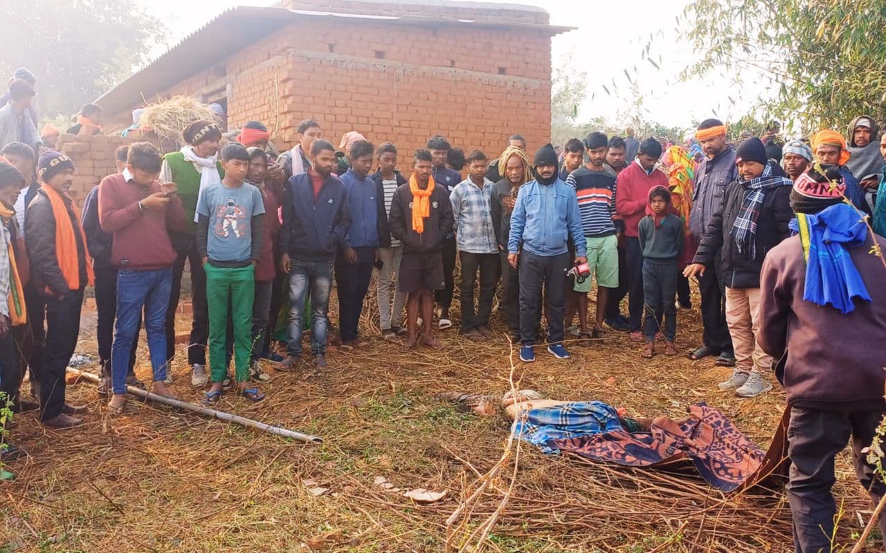 गिरिडीह जिले के बेलाटांड गांव में हाथियों का आतंक, सिकरा हेम्ब्रम को कुचलकर मार डाला