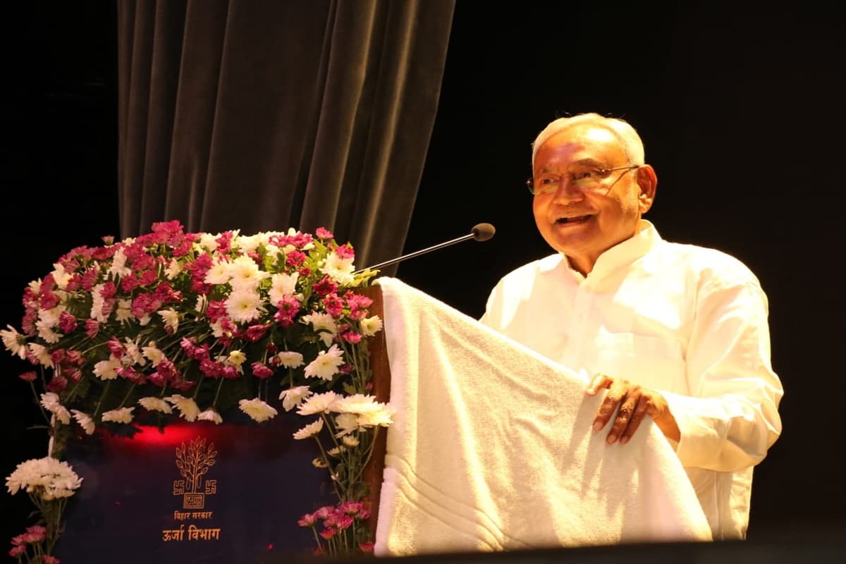 Bihar Politics: लालू के ऑफर पर नीतीश ने लगाया विराम, कहा- गलती से इधर से उधर चले गये थे, अब साथ रहेंगे Bihar Politics: लालू के ऑफर पर नीतीश ने लगाया विराम, कहा- गलती से इधर से उधर चले गये थे, अब साथ रहेंगे