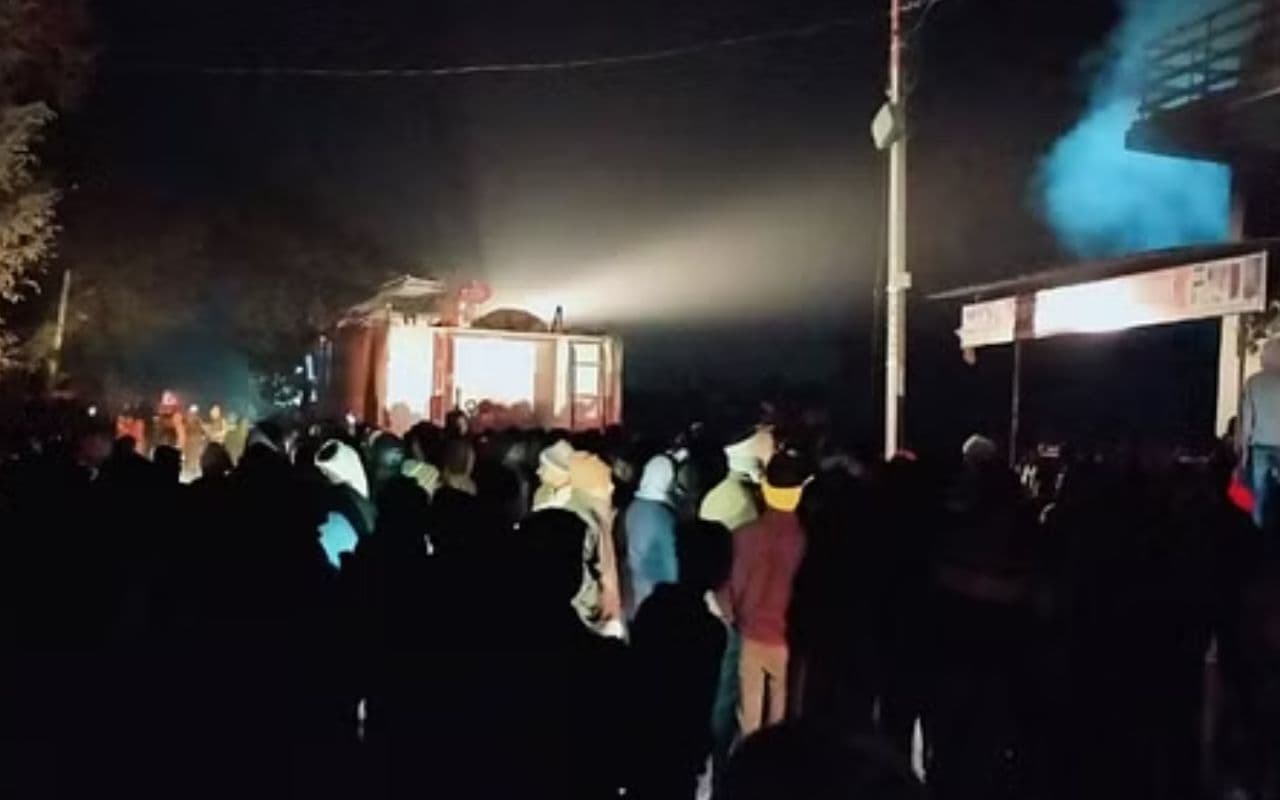 Bihar News: गोपालगंज में लगी भीषण आग, दम घुटने से महिला की दर्दनाक मौत