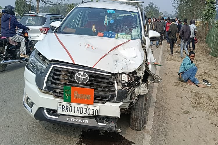 Bihar News: मधुबनी में भाजपा विधायक की गाड़ी व बाइक में भीषण टक्कर, दो जख्मी
