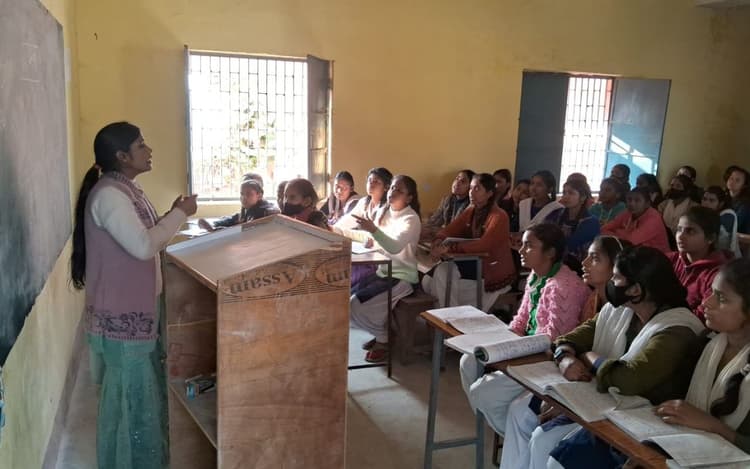 BPSC Teacher: बिहार में यूपी की टीचर बदल रहीं पढ़ाई का माहौल, मेहनत और समर्पण से आ रहा सकारात्मक बदलाव