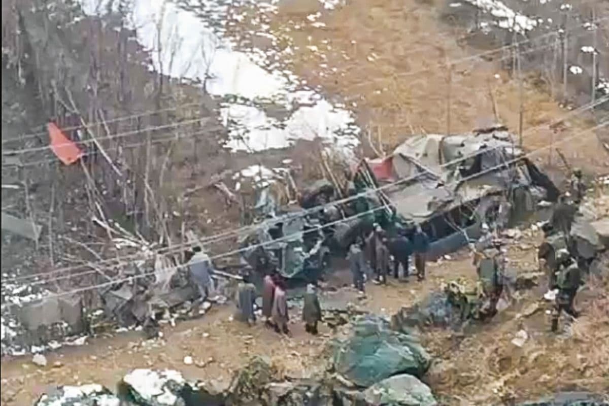 Jammu And Kashmir के बांदीपुरा में सेना की गाड़ी पलटी, 4 जवानों की मौत, 3 घायल