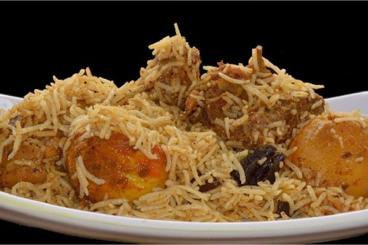Bengali Biryani Recipe : घर में ऐसे बनाएं कोलकाता की स्वादिष्ट बंगाली बिरयानी, हर कोई लेगा चटखारे