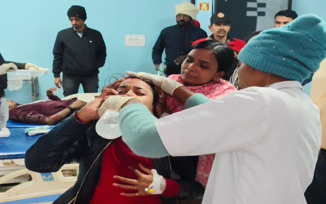 Bihar News: पति ने जबरन खिलाया जहरीला पदार्थ, नवविवाहिता की हालत बिगड़ी तो डायल 112 की पुलिस ने पहुंचाया अस्पताल