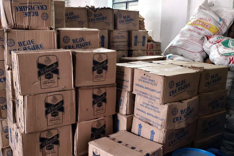 मुजफ्फरपुर में तस्करी का बड़ा खुलासा, 10 लाख की विदेशी शराब जब्त, एक गिरफ्तार