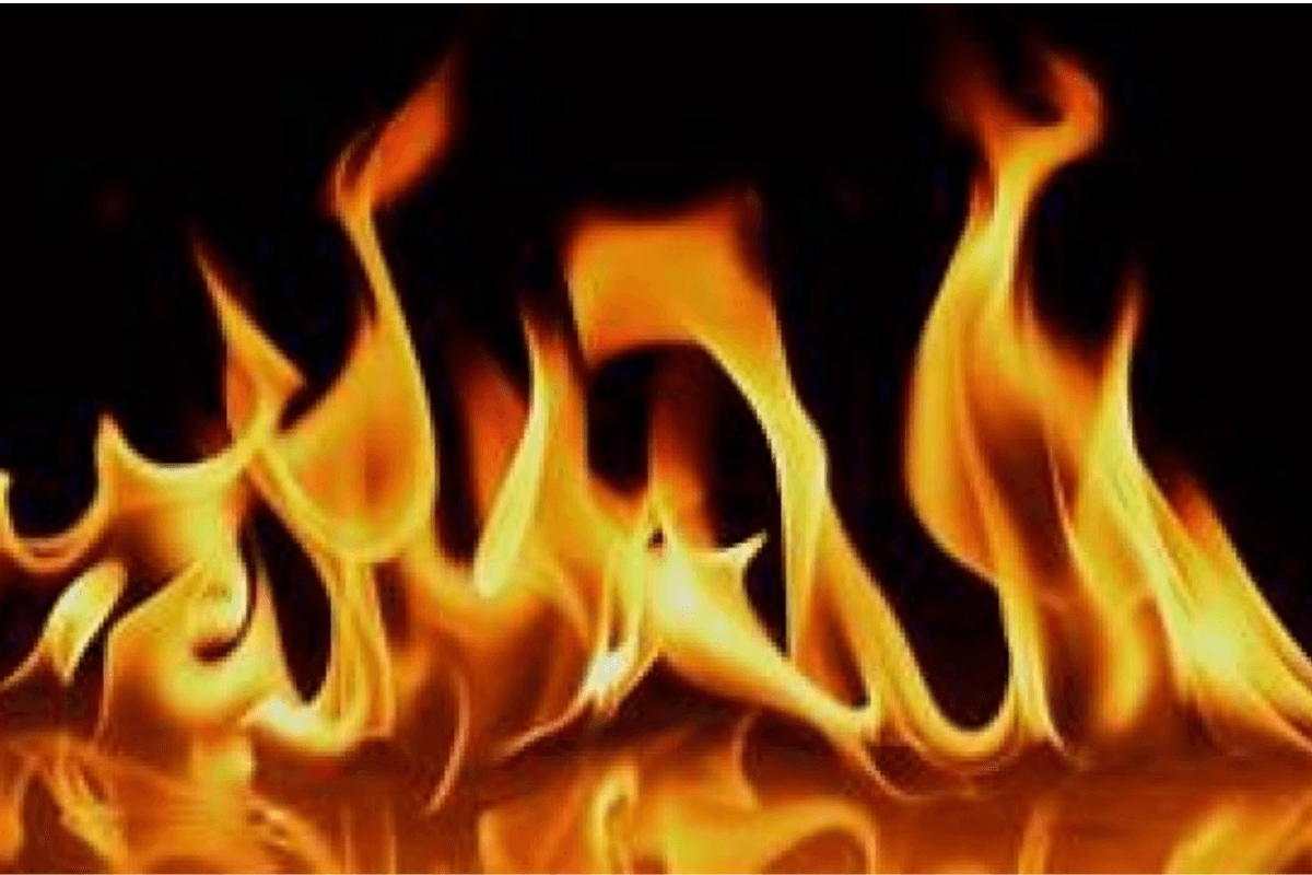 Bihar News: गैस पाइप लाइन में लगी आग, 50 फिट से ऊपर उठी आग की लपटें