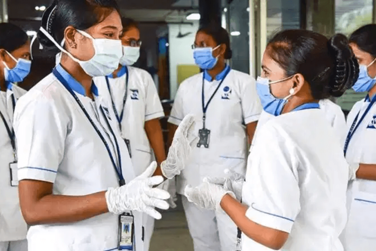 Bihar News: बेतिया में 5 लोगों की संदिग्ध मौत के बीच बगहा में स्वास्थ्य विभाग का औचक निरीक्षण, मचा हड़कंप