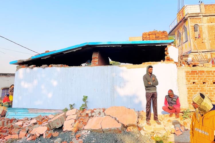 Blast in Giridih: गिरिडीह शहर के घर में जबर्दस्त विस्फोट से महिला की मौत, 4 घायल