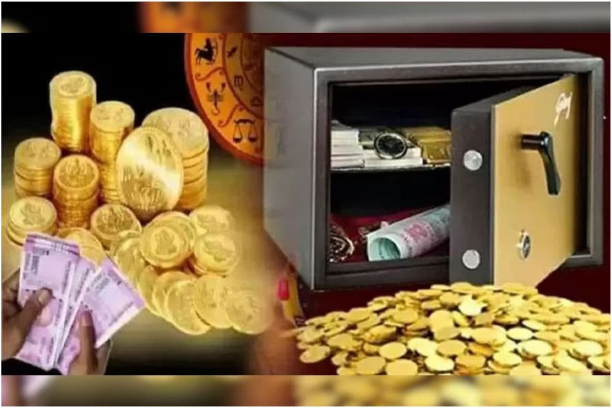 Dhan Prapti Ke Upay: इस दिशा में रखें तिजोरी, होगी पैसों की बारिश