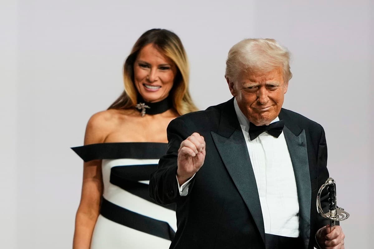 Donald Trump ने ब्रिक्स देशों को फिर दी धमकी, बोले- ''डॉलर से कारोबार करो वर्ना लगा दूंगा चार्ज''