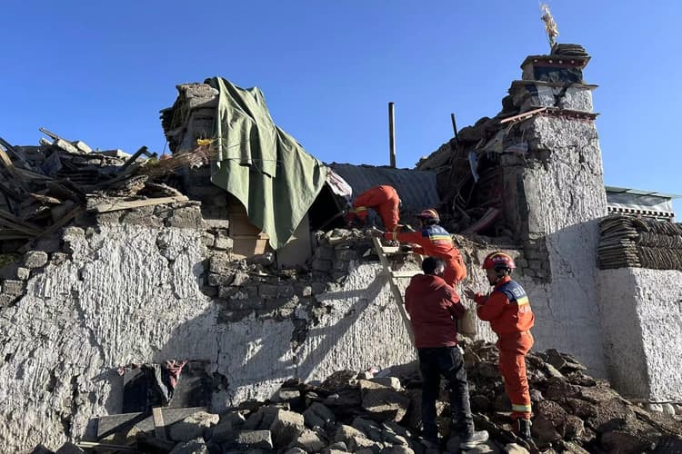 Earthquake: 50 झटकों से सैकड़ों इमारतें ध्वस्त, 126 लोगों की मौत, आफ्टरशॉक ने तिब्बत में मचाया कहर