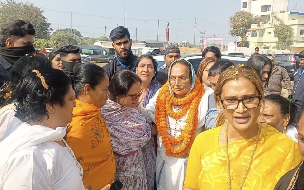 धनबाद में किन्नरों का अधिवेशन, देश-विदेश से आए 5000 किन्नर, देखें Video