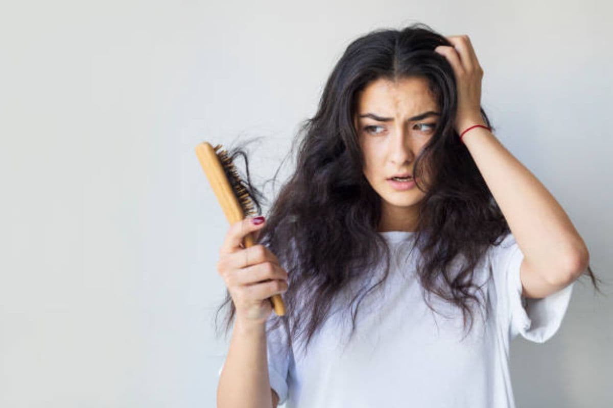 Hair Fall Control Remedies : बालों का झड़ना रोकने के लिए अपनाएं ये घरेलू नुस्खे, मिलेंगे फायदे