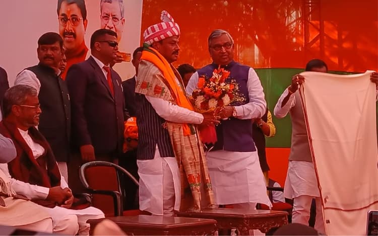 ‘वी विल कम बैक’ के नारे के साथ झारखंड के पूर्व मुख्यमंत्री रघुवर दास भाजपा में शामिल