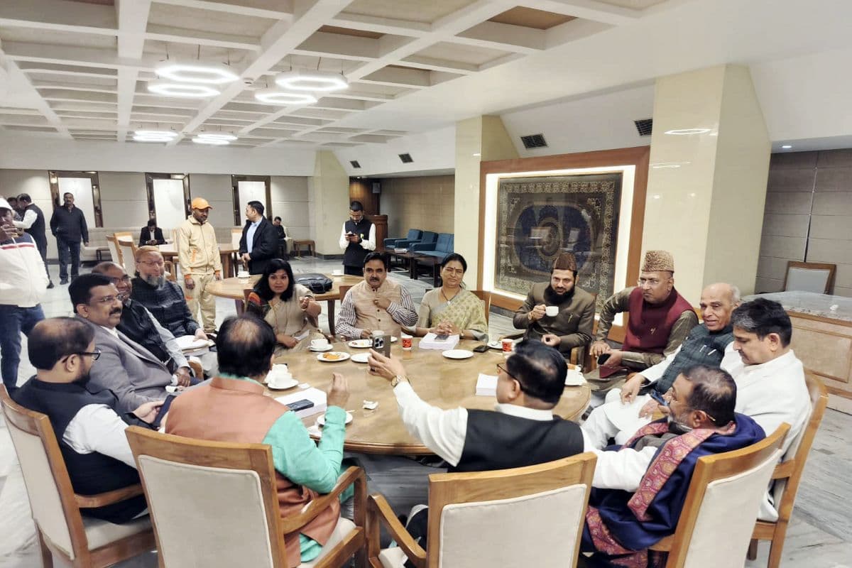 Waqf Amendment Bill 2024: JPC ने मसौदा रिपोर्ट और संशोधित विधेयक को बहुमत से किया स्वीकार, ओवैसी ने किया विरोध