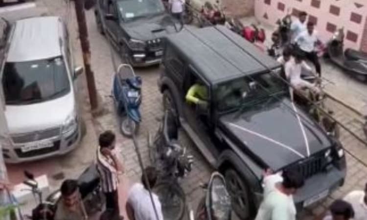 गर्लफ्रेंड के बर्थडे पर आशिक का अजीबोगरीब हरकत, स्कॉर्पियों से किया स्टंट.. पुलिस ने किया गिरफ्तार