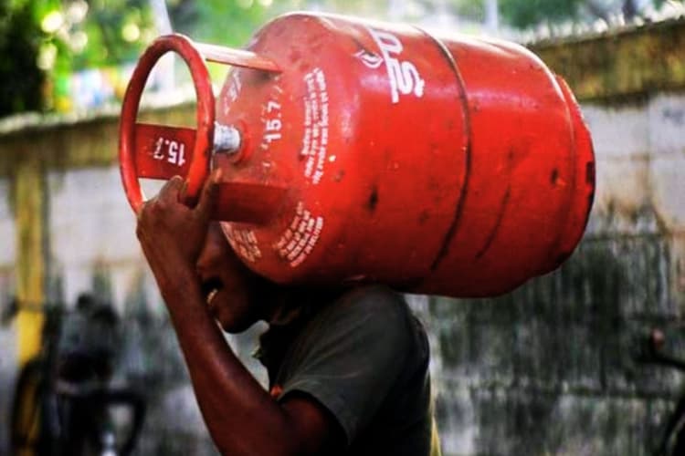 31 जनवरी को आपको कितने में मिलेगा 14.2 किलो का गैस सिलेंडर, यहां जानें