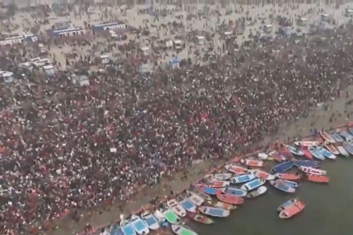 Maha Kumbh 2025: महाकुंभ में जनसैलाब, 1.5 करोड़ श्रद्धालुओं ने संगम तट पर लगाई डुबकी, देखें Video