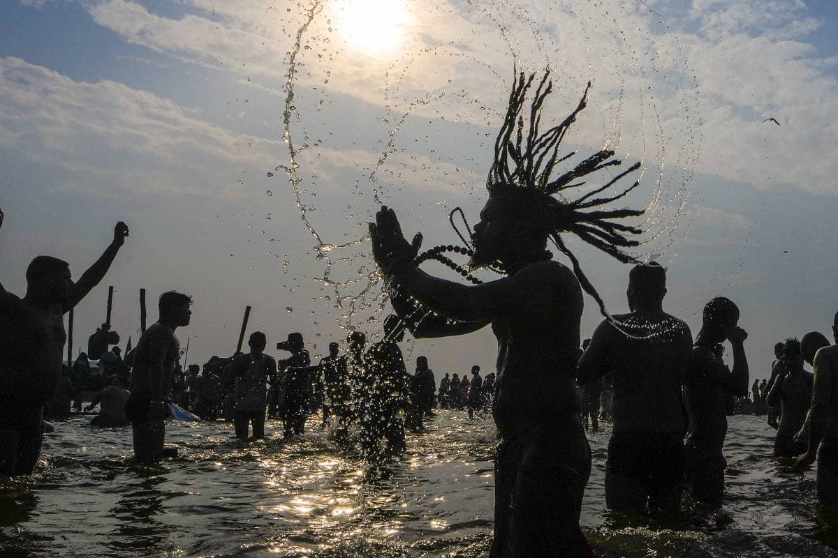 Mahakumbh Stampede : हादसे के एक दिन बाद महाकुंभ में कैसे हैं हालात? श्रद्धालुओं का जोश अब भी हाई