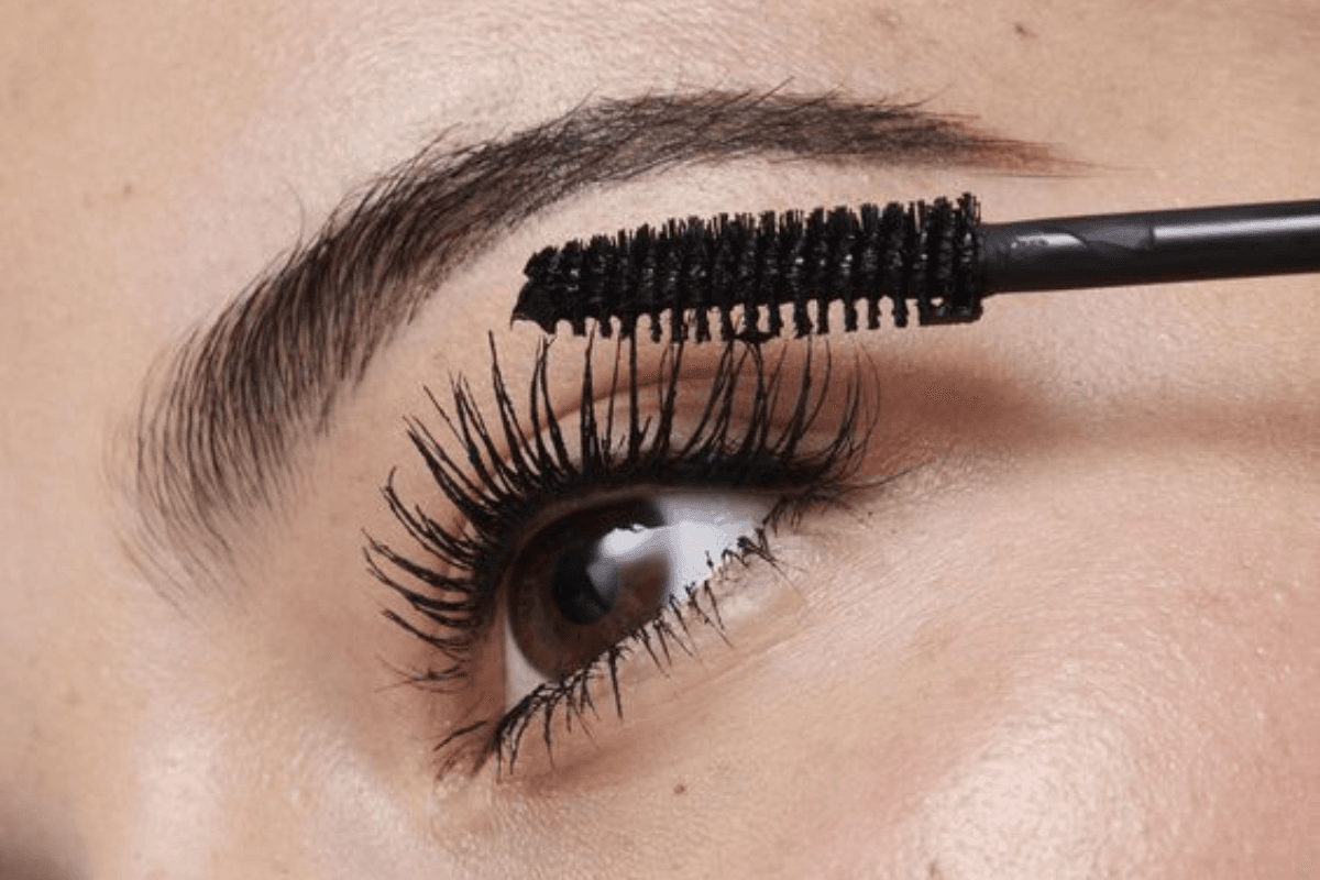How to apply mascara like a pro: मस्कारा लगाते समय बस याद रखें ये एक बात, आंखें भी लगेंगी सुंदर और फैलेगा भी नहीं How to apply mascara like a pro: मस्कारा लगाते समय बस याद रखें ये एक बात, आंखें भी लगेंगी सुंदर और फैलेगा भी नहीं