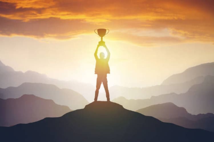 Numerology: इस मूलांक के लोगों का दिमाग कंप्यूटर से भी तेज, सफलता मिलती है सबसे पहले