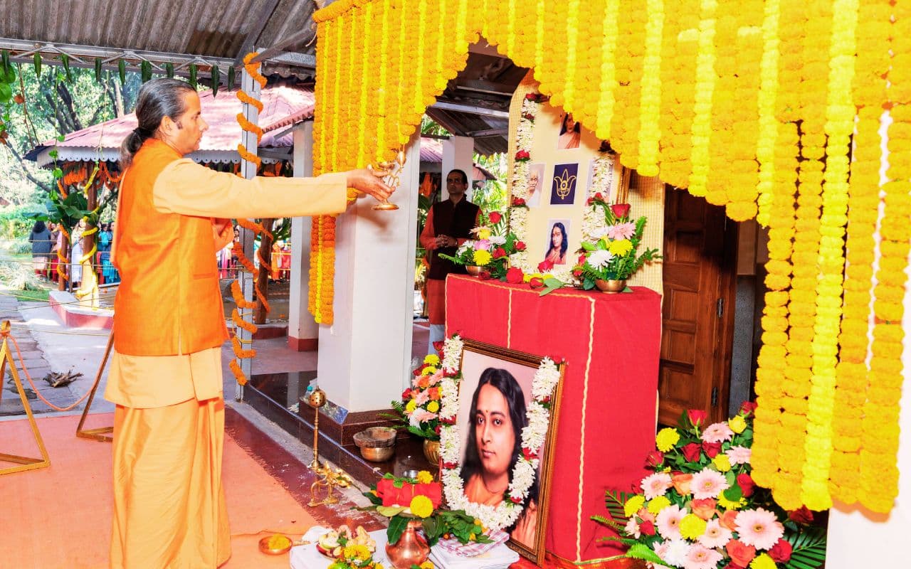 योगदा आश्रम में परमहंस योगानंद के जन्मोत्सव पर भंडारा, 11000 श्रद्धालुओं को परोसा गया गुरु प्रसाद