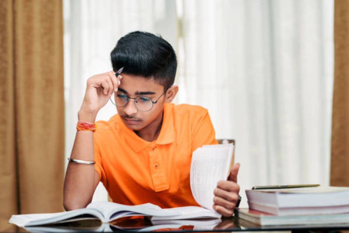 Parenting Tips: बोर्ड एग्जाम को लेकर बच्चों के लिए बनाएं स्ट्रेस फ्री माहौल, अपनाएं ये पेरेंटिंग टिप्स