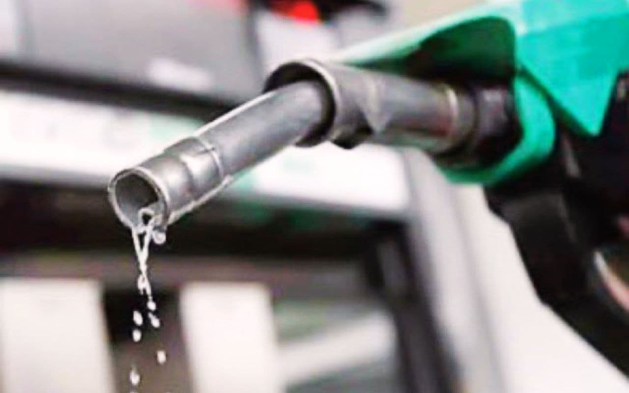 Petrol Price Today: चाईबासा, लातेहार में कार-बाइक चलाने वालों की मौज, सरायकेला-खरसावां और गिरिडीह समेत 8 जिलों के लोगों की बढ़ी मुश्किलें